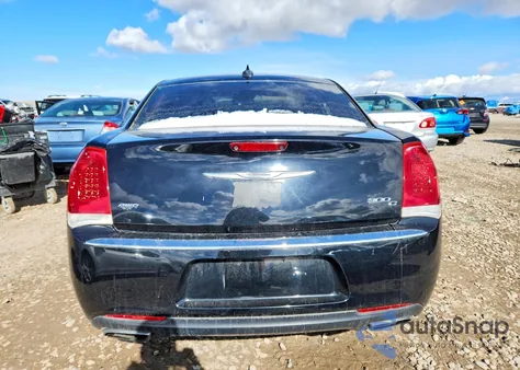 2016 Chrysler 300C z USA, uszkodzony, nr VIN 2C3CCAKGXGH235682